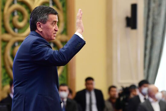 Внеочередное заседание парламента Киргизии