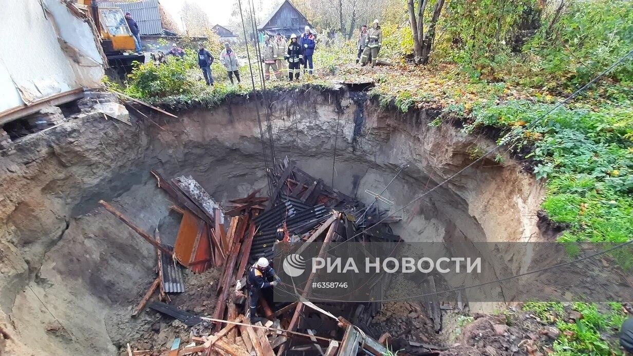 В Брянской области провалился под землю частный дом | РИА Новости Медиабанк