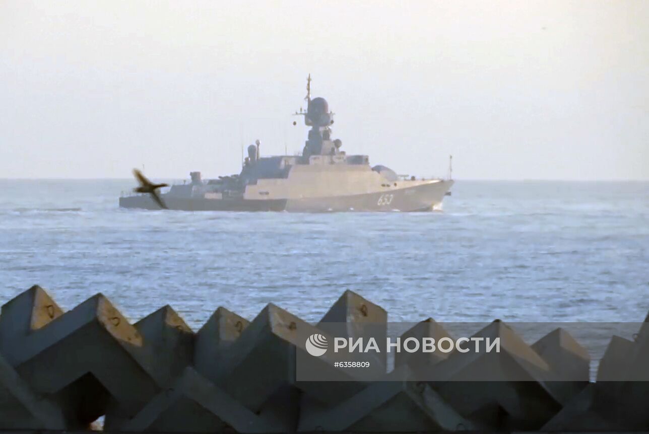 Российские учения в Каспийском море