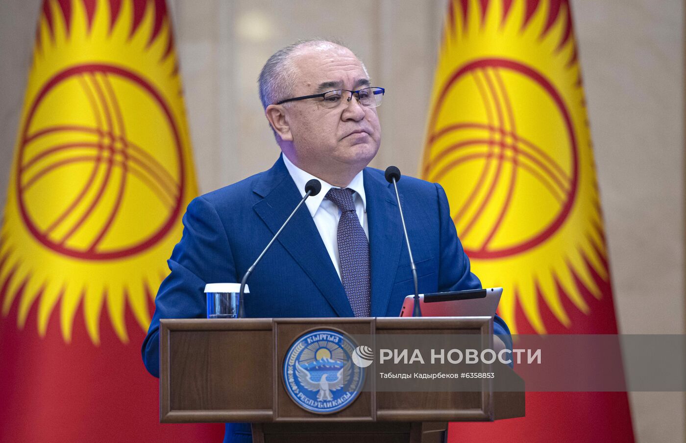 Внеочередное заседание парламента Киргизии