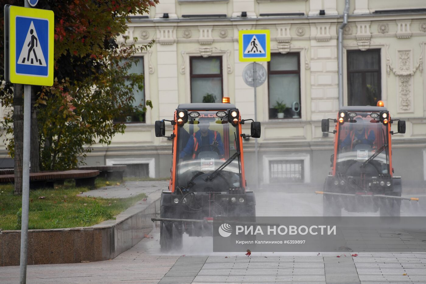 Масштабная мойка дорог в Москве