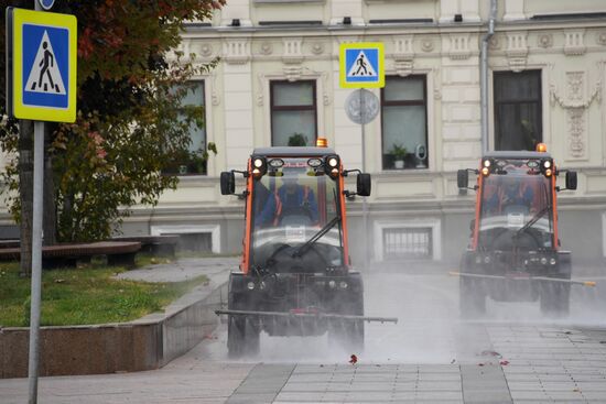 Масштабная мойка дорог в Москве