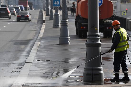 Масштабная мойка дорог в Москве