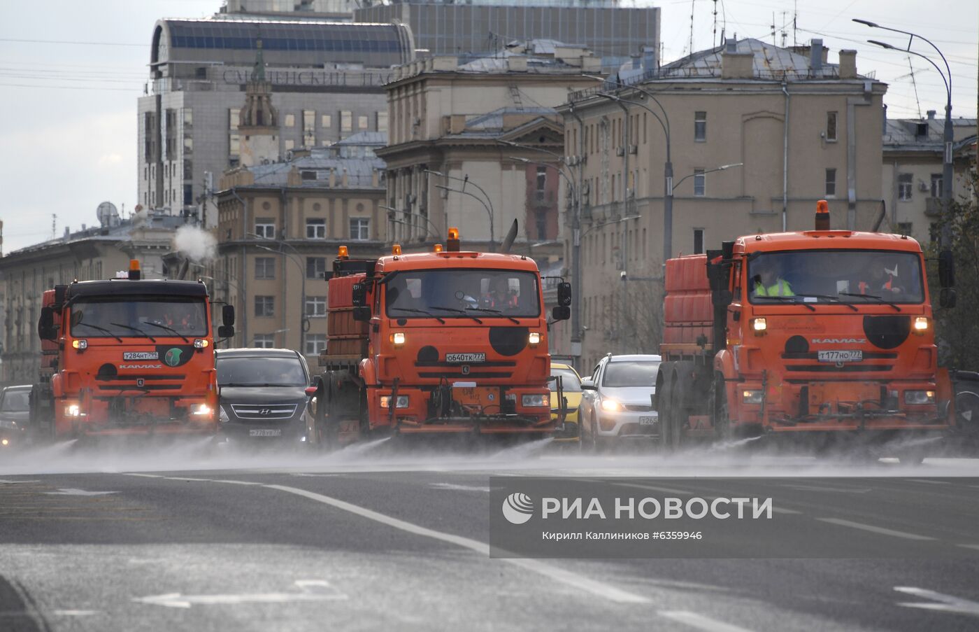 Масштабная мойка дорог в Москве