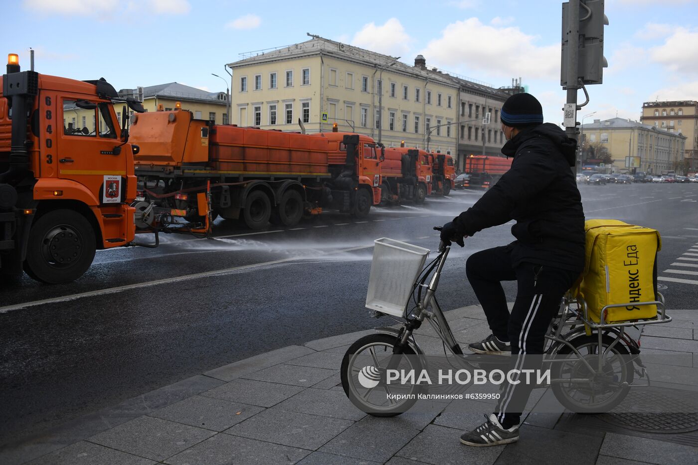 Масштабная мойка дорог в Москве