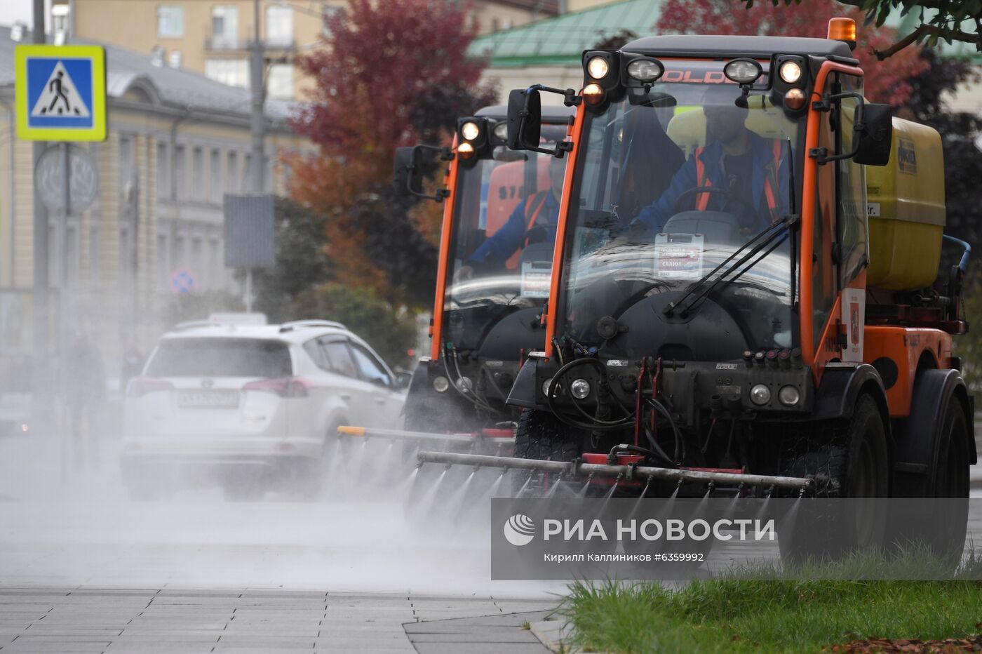 Масштабная мойка дорог в Москве