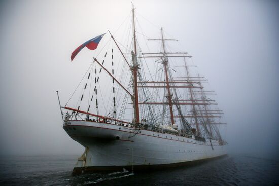 Экспедиция учебного парусного судна "Седов" по маршруту Северного пути 