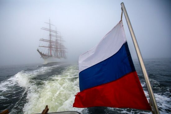 Экспедиция учебного парусного судна "Седов" по маршруту Северного пути 