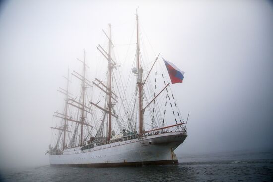 Экспедиция учебного парусного судна "Седов" по маршруту Северного пути 