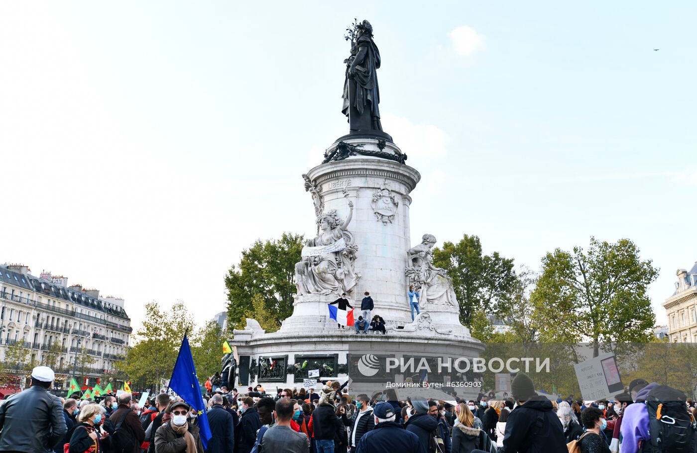 Акция памяти в Париже