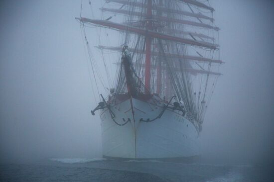 Экспедиция учебного парусного судна "Седов" по маршруту Северного пути 