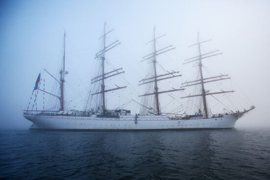 Экспедиция учебного парусного судна "Седов" по маршруту Северного пути 