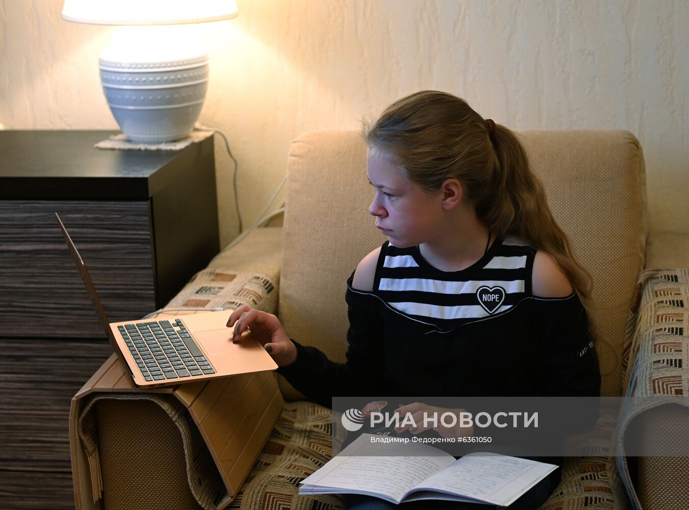 Московские старшеклассники переходят на дистанционное обучение