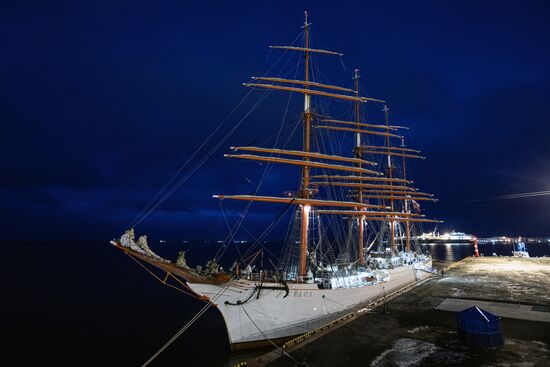 Экспедиция учебного парусного судна "Седов" по маршруту Северного пути