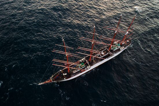 Экспедиция учебного парусного судна "Седов" по маршруту Северного пути