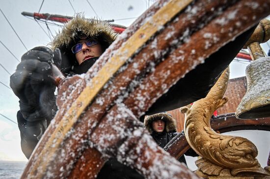 Экспедиция учебного парусного судна "Седов" по маршруту Северного пути