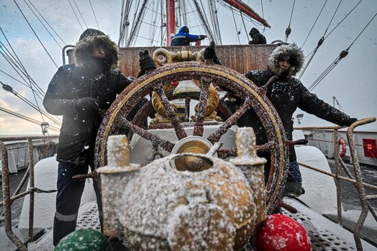 Экспедиция учебного парусного судна "Седов" по маршруту Северного пути