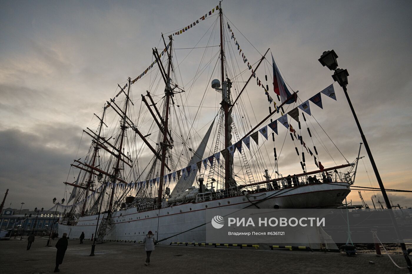 Экспедиция учебного парусного судна "Седов" по маршруту Северного пути