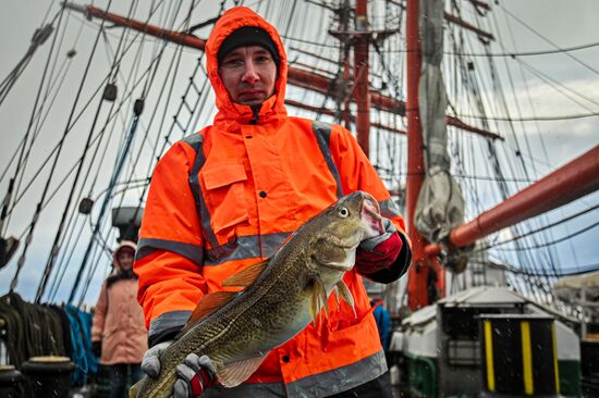 Экспедиция учебного парусного судна "Седов" по маршруту Северного пути