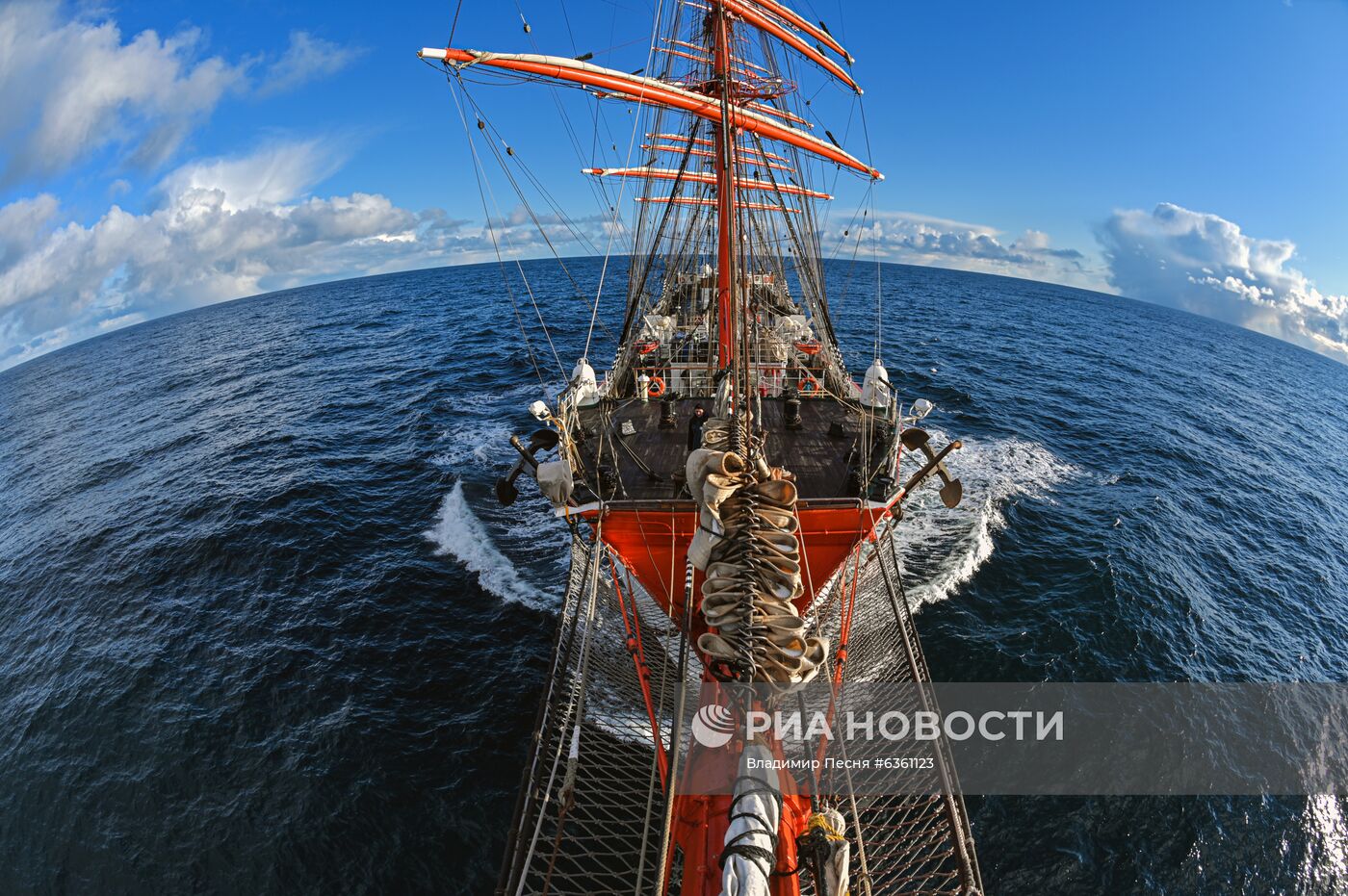 Экспедиция учебного парусного судна "Седов" по маршруту Северного пути