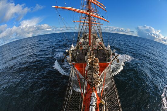 Экспедиция учебного парусного судна "Седов" по маршруту Северного пути