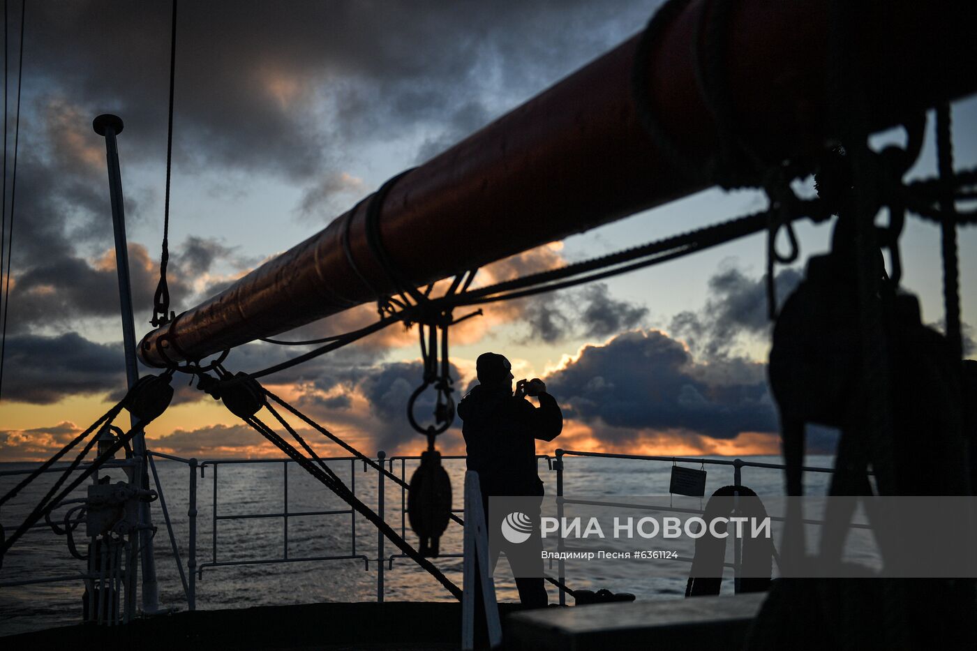 Экспедиция учебного парусного судна "Седов" по маршруту Северного пути