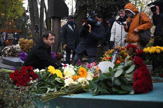 Открытие памятника М. Захарову на Новодевичьем кладбище