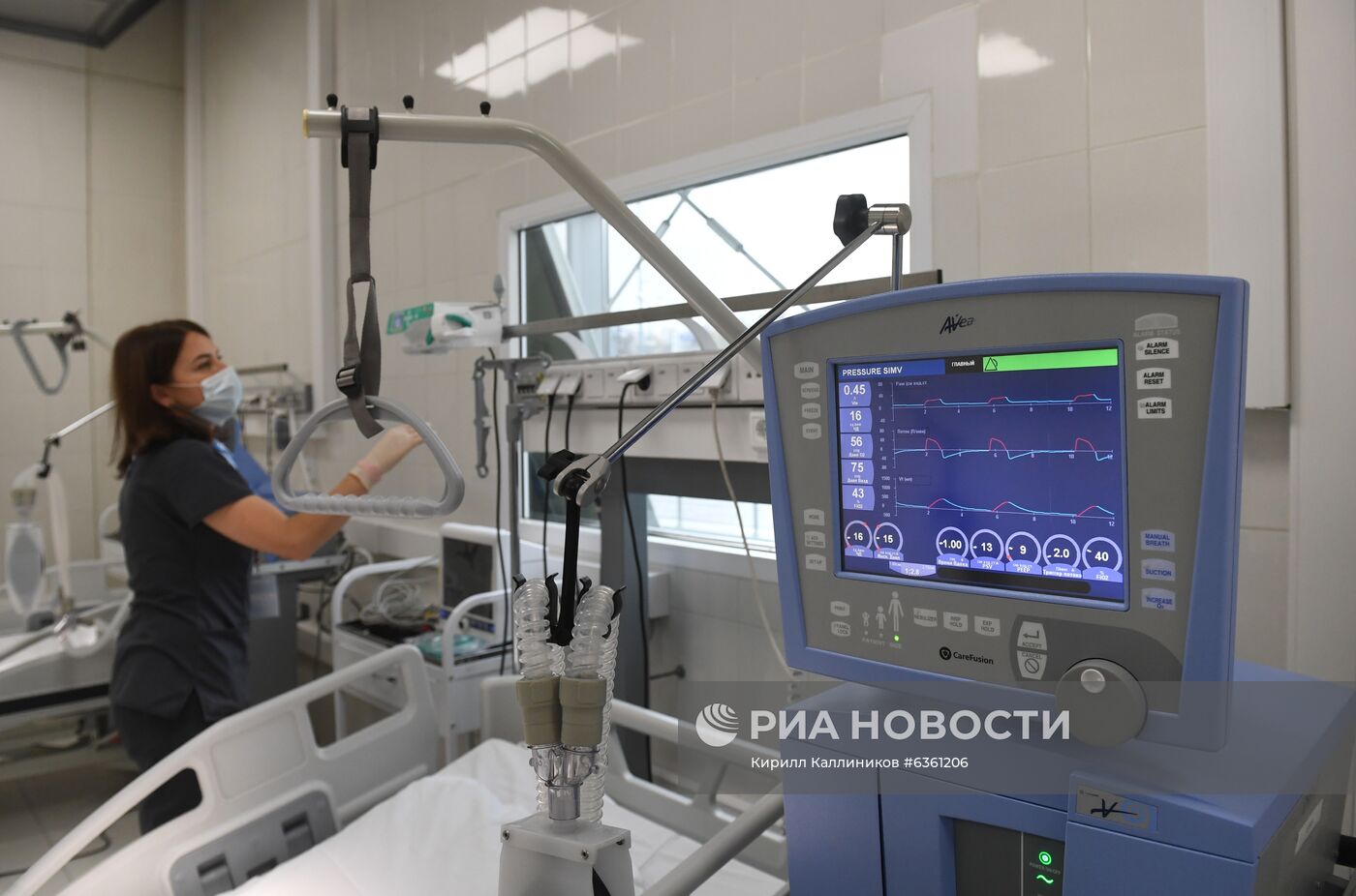 Временный госпиталь COVID-19 в автоцентре  "Москва"