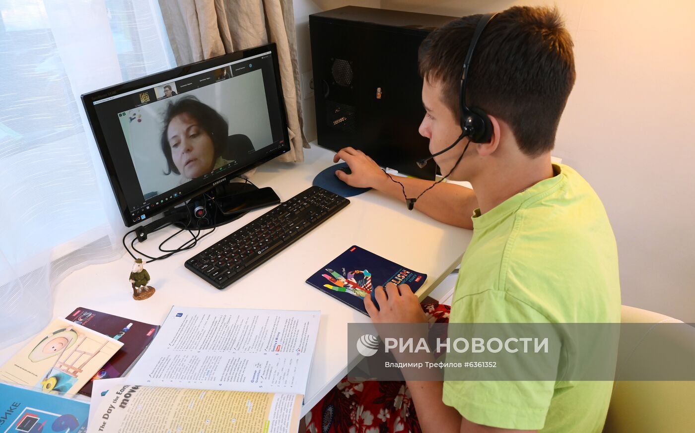 Московские старшеклассники переходят на дистанционное обучение