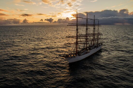 Экспедиция учебного парусного судна "Седов" по маршруту Северного пути