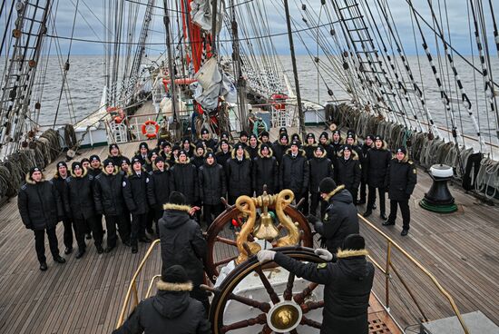 Экспедиция учебного парусного судна "Седов" по маршруту Северного пути