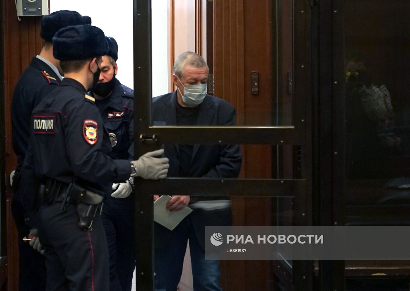 Рассмотрение апелляционной жалобы на приговор актеру М. Ефремову