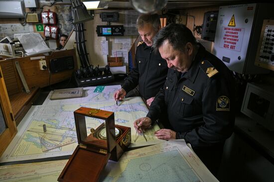 Экспедиция учебного парусного судна "Седов" по маршруту Северного пути