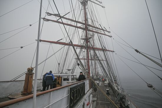 Экспедиция учебного парусного судна "Седов" по маршруту Северного пути