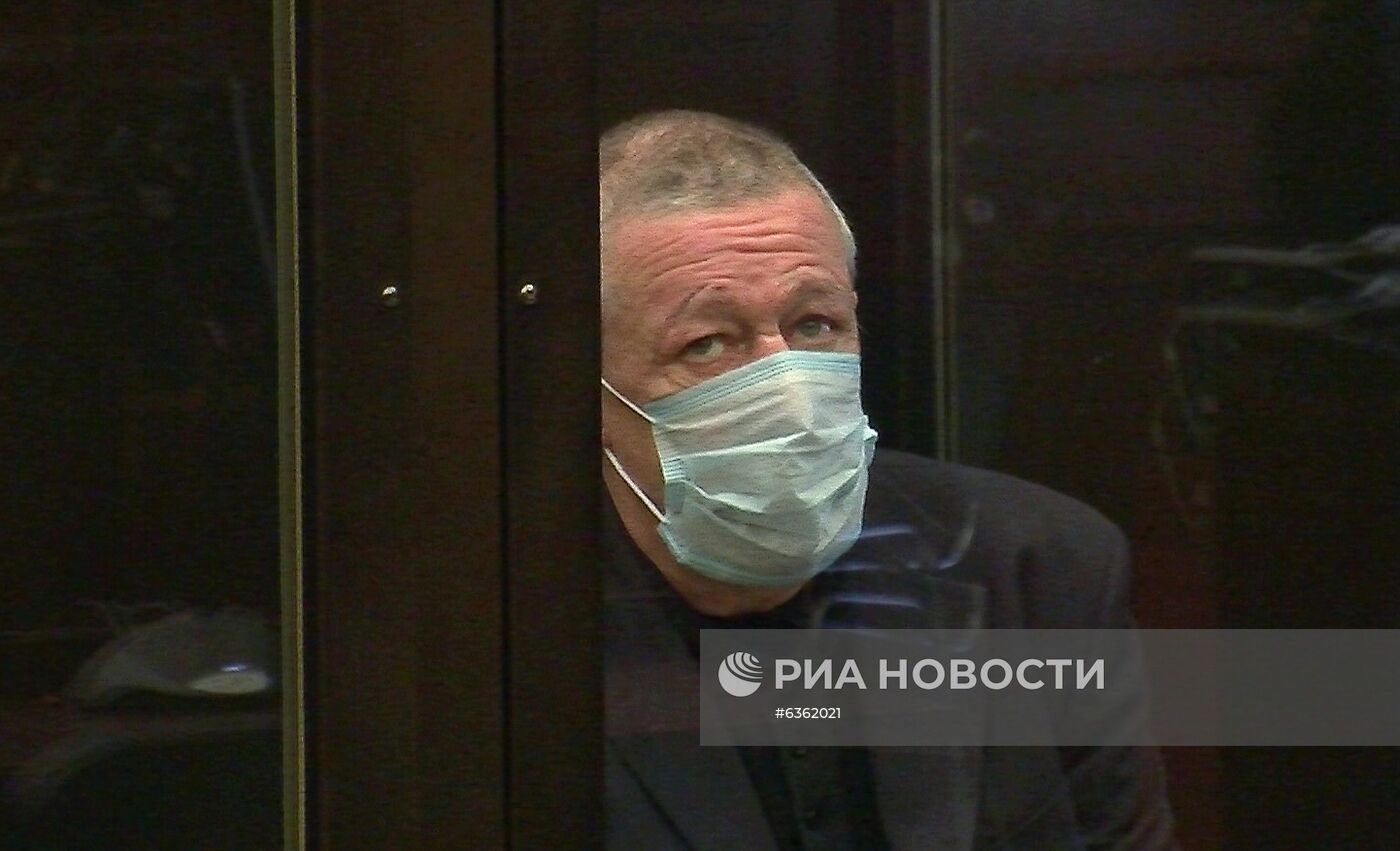 Рассмотрение апелляционной жалобы на приговор актеру М. Ефремову