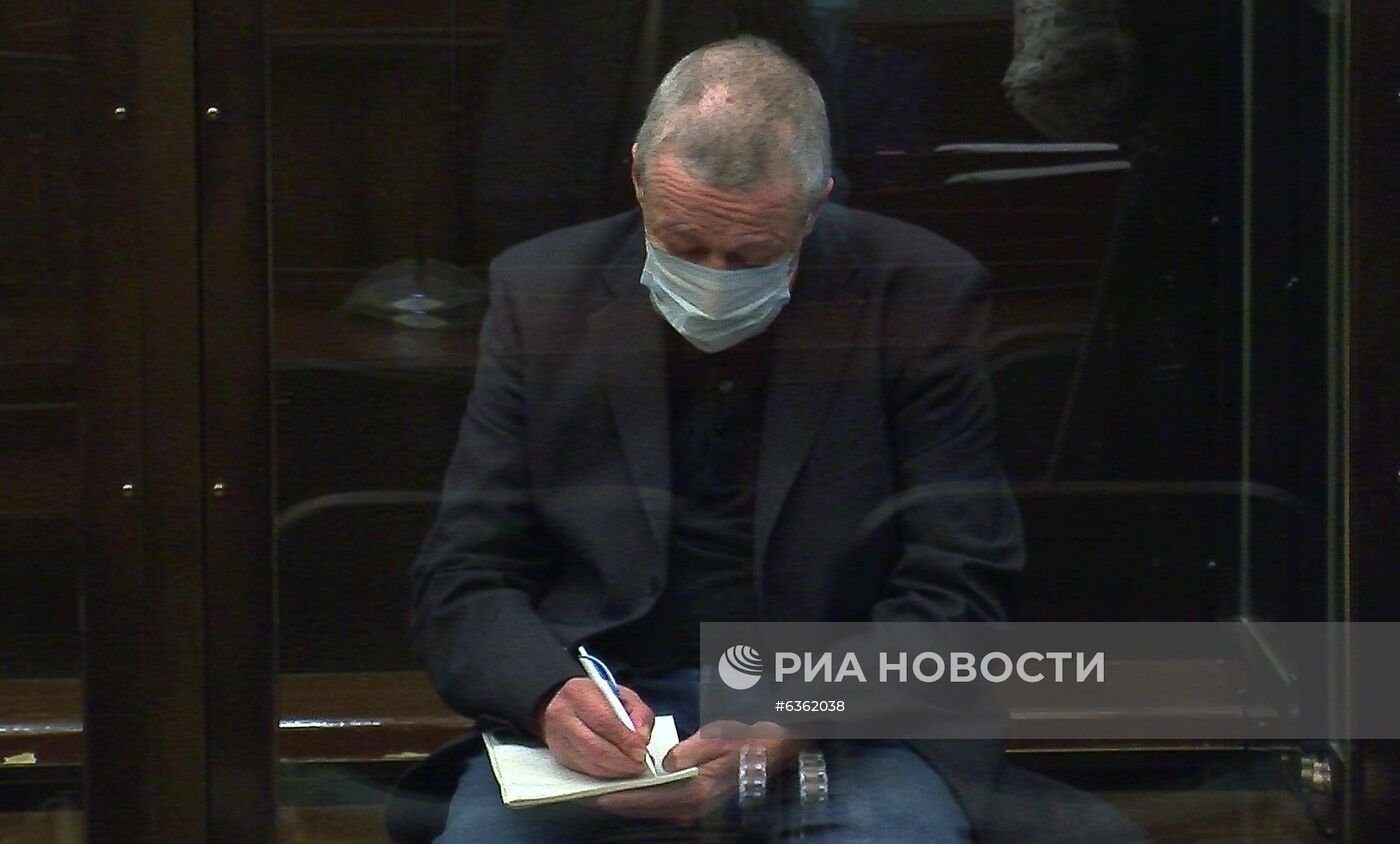 Рассмотрение апелляционной жалобы на приговор актеру М. Ефремову