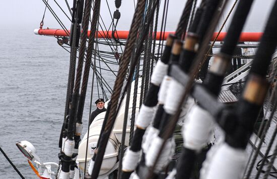 Экспедиция учебного парусного судна "Седов" по маршруту Северного пути
