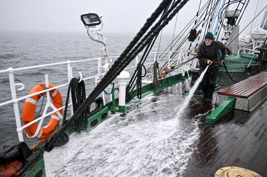 Экспедиция учебного парусного судна "Седов" по маршруту Северного пути