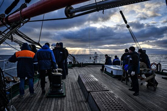 Экспедиция учебного парусного судна "Седов" по маршруту Северного пути