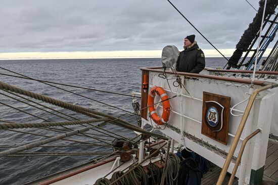 Экспедиция учебного парусного судна "Седов" по маршруту Северного пути