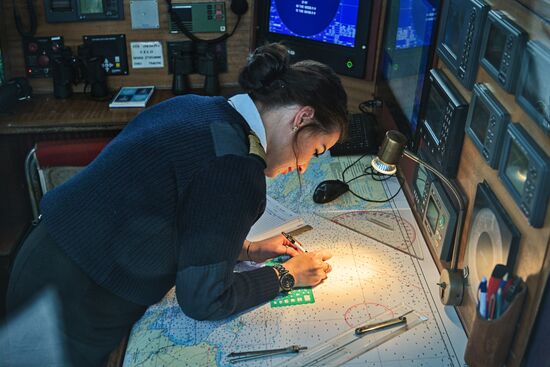 Экспедиция учебного парусного судна "Седов" по маршруту Северного пути