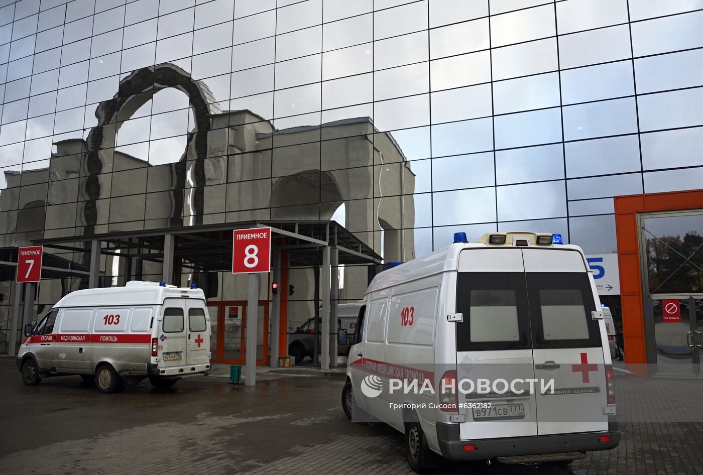 Первые пациенты начали поступать во временный госпиталь COVID-19 на ВДНХ