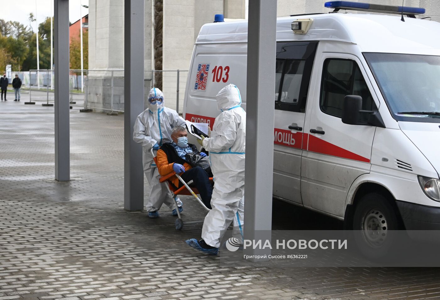 Первые пациенты начали поступать во временный госпиталь COVID-19 на ВДНХ