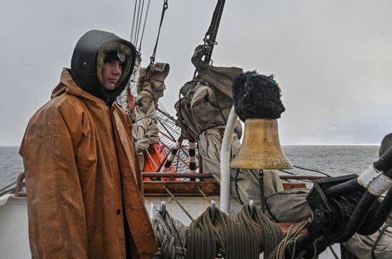 Экспедиция учебного парусного судна "Седов" по маршруту Северного пути