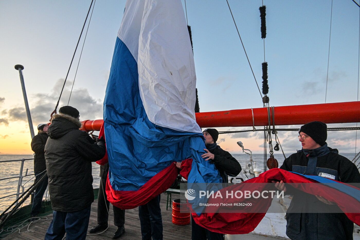 Экспедиция учебного парусного судна "Седов" по маршруту Северного пути