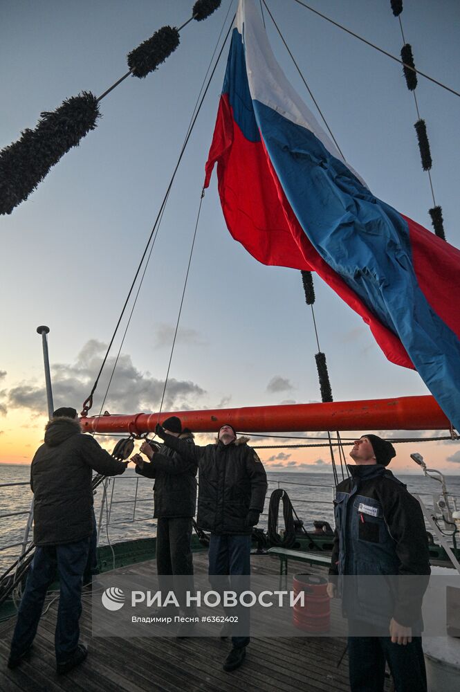 Экспедиция учебного парусного судна "Седов" по маршруту Северного пути