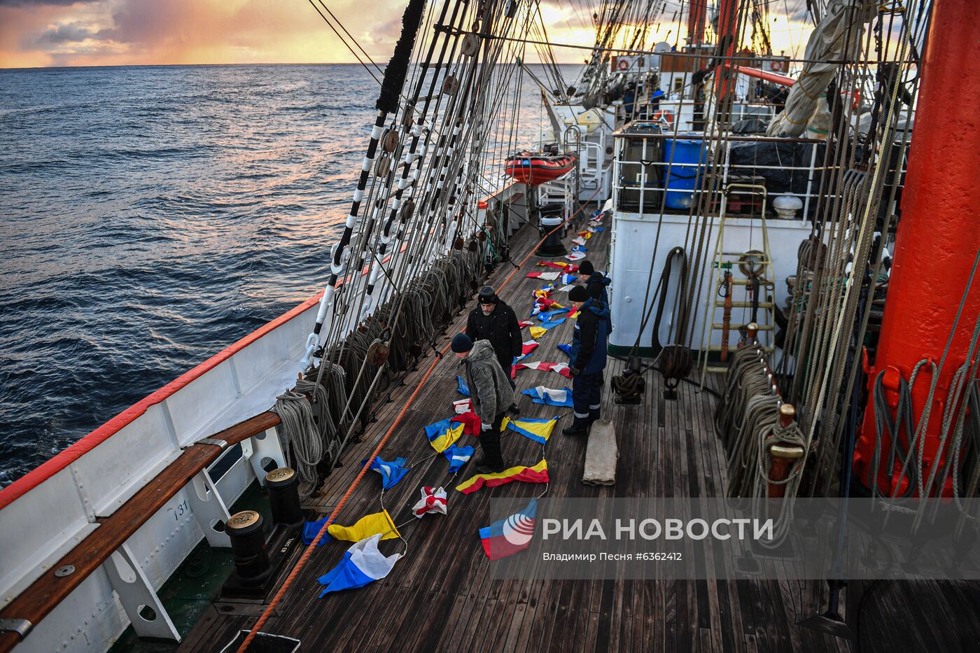 Экспедиция учебного парусного судна "Седов" по маршруту Северного пути