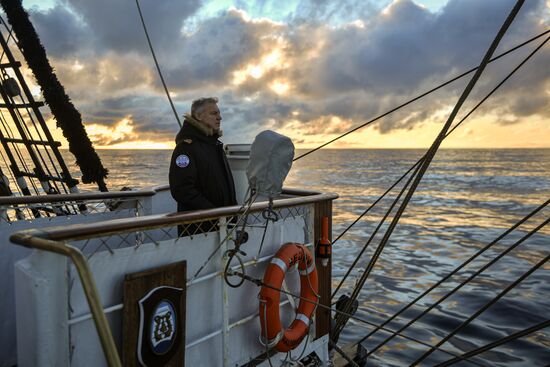 Экспедиция учебного парусного судна "Седов" по маршруту Северного пути