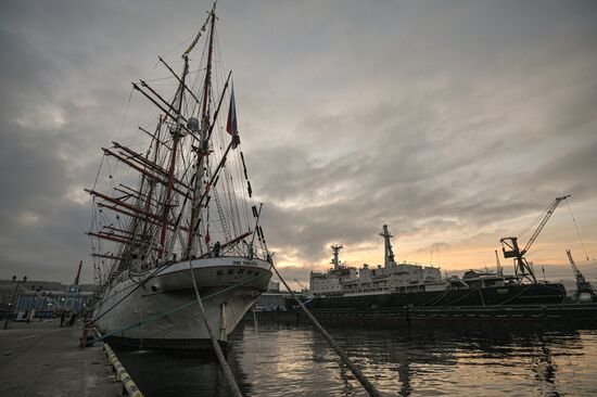 Экспедиция учебного парусного судна "Седов" по маршруту Северного пути