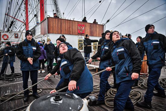 Экспедиция учебного парусного судна "Седов" по маршруту Северного пути